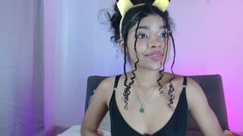 Snapshot of lucie_petite chatting on January 18, 9:34 pm Lucie - online show from January 18, 9:34 pm