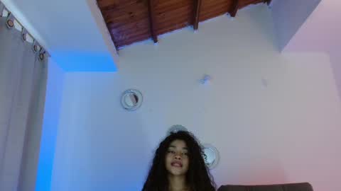 Snapshot of lucie_petite chatting on January 24, 9:58 pm Lucie - online show from January 24, 9:58 pm