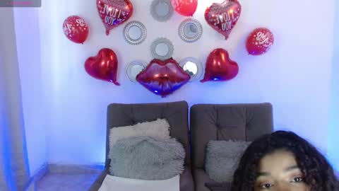 Snapshot of lucie_petite chatting on February 12, 7:02 pm Lucie - online show from February 12, 7:02 pm