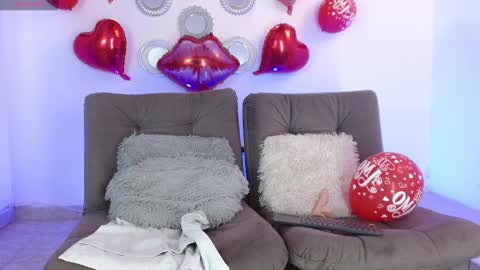 Snapshot of lucie_petite chatting on February 12, 10:15 pm Lucie - online show from February 12, 10:15 pm