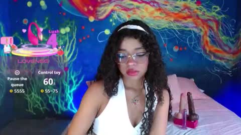 Snapshot of lucie_petite chatting on September 13, 6:51 pm Lucie - online show from September 13, 6:51 pm