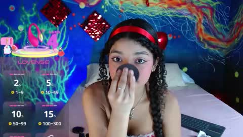 Snapshot of lucie_petite chatting on October 1, 7:09 pm Lucie - online show from October 1, 7:09 pm
