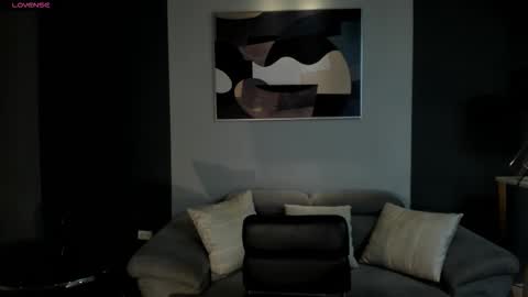 Snapshot of luciemartin_ chatting on February 15, 4:58 pm Lucie Martin online show from February 15, 4:58 pm