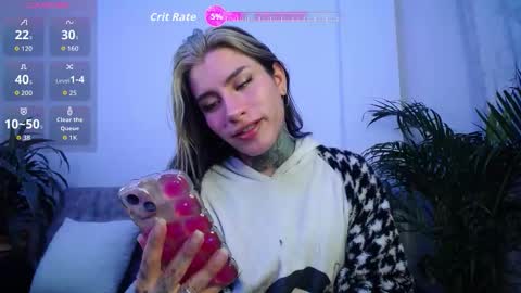 Snapshot of luciiana_lol chatting on September 29, 9:03 am luciiana online show from September 29, 9:03 am