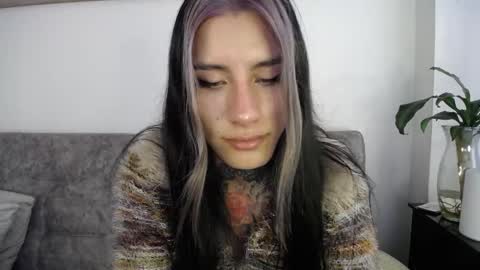 Snapshot of luciiana_lol chatting on February 27, 5:46 pm luciiana online show from February 27, 5:46 pm