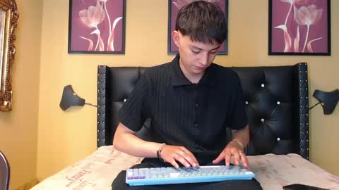 luckk_ online show from April 2, 4:43 am