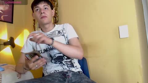 luckk_ online show from April 3, 4:43 am