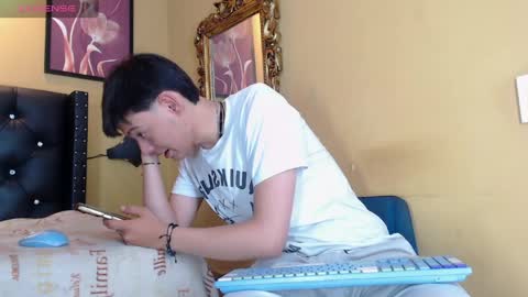 luckk_ online show from April 4, 5:06 am