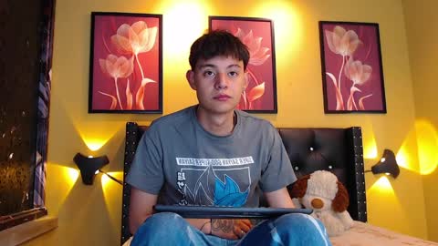 luckk_ online show from April 8, 4:23 am