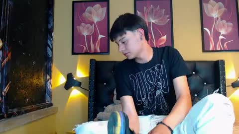 luckk_ online show from April 12, 5:12 am