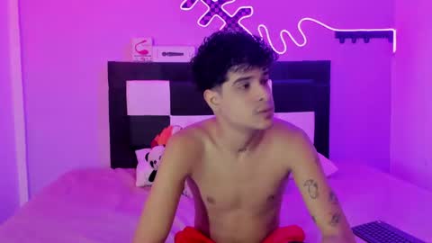 Snapshot of lucky_boys_x chatting on May 31, 12:12 pm Stven online show from May 31, 12:12 pm
