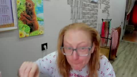 lucky_licky20 online show from April 13, 12:49 am