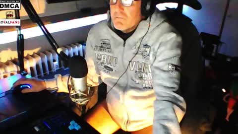 Snapshot of luckyfreak1 chatting on December 25, 12:16 am call me Stefan online show from December 25, 12:16 am