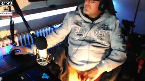 Snapshot of luckyfreak1 chatting on December 25, 6:20 am call me Stefan online show from December 25, 6:20 am