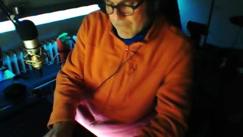        call me  Stefan online show from March 7, 8:17 pm