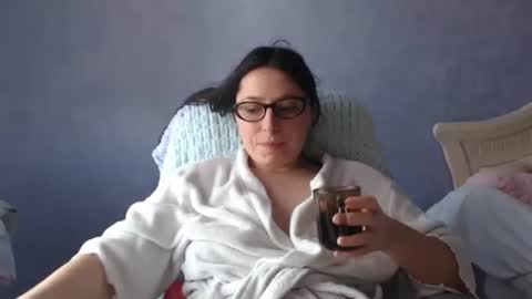 luckylinda23 online show from March 23, 10:30 am