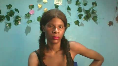 Snapshot of luckymadequeen chatting on November 5, 5:51 am Gloria online show from November 5, 5:51 am