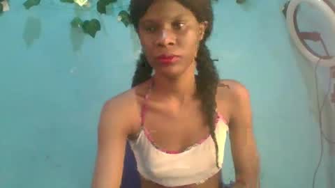 Snapshot of luckymadequeen chatting on November 25, 6:57 am Gloria online show from November 25, 6:57 am