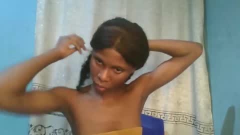 Snapshot of luckymadequeen chatting on November 29, 7:06 pm Gloria online show from November 29, 7:06 pm