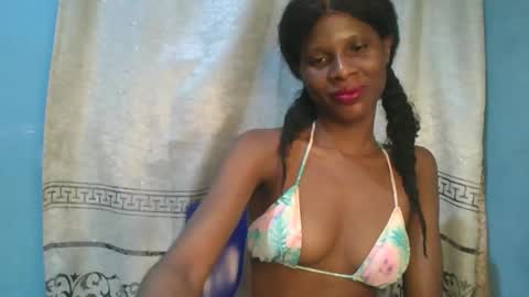 Snapshot of luckymadequeen chatting on December 13, 10:48 pm Gloria online show from December 13, 10:48 pm