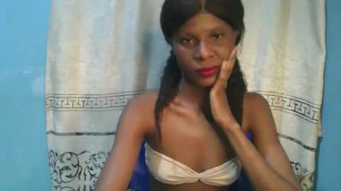 Snapshot of luckymadequeen chatting on December 18, 2:06 am Gloria online show from December 18, 2:06 am