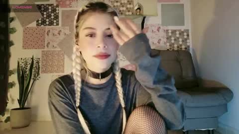 luckysapphire777 online show from May 7, 10:15 pm