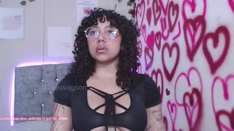 Snapshot of luckyswagson chatting on October 6, 11:46 pm Luanis online show from October 6, 11:46 pm