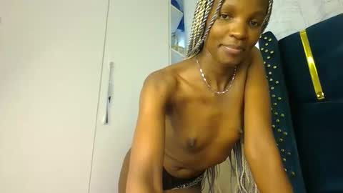 Snapshot of luckyy003 chatting on December 1, 7:02 am brielle online show from December 1, 7:02 am