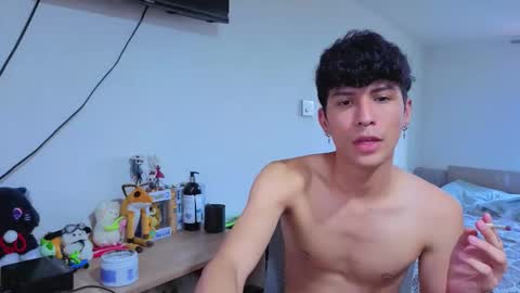 Lu Independent Model online show from December 16, 9:42 pm