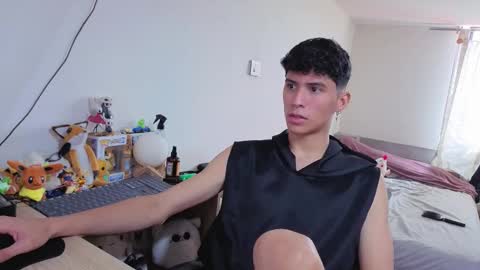 Lu Independent Model online show from March 13, 4:46 pm