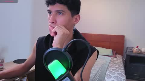 Lu Independent Model online show from March 28, 5:45 pm