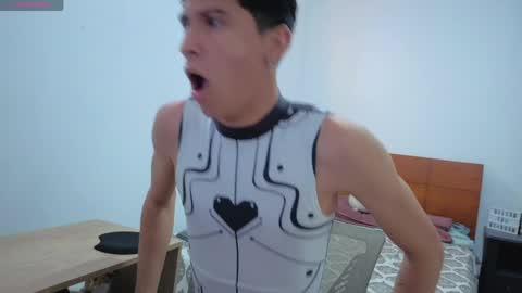 Lu Independent Model online show from March 29, 1:44 pm