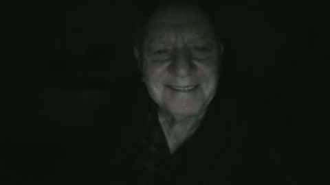 Snapshot of luclovestops chatting on December 17, 4:29 am Luclostops online show from December 17, 4:29 am