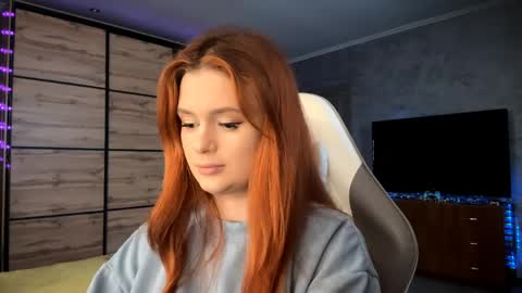 EmmaEmbers online show from April 1, 3:09 pm