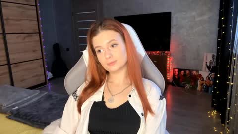 EmmaEmbers online show from April 17, 12:08 pm