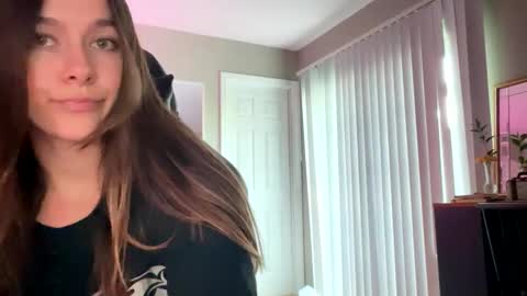 Snapshot of lucy12821 chatting on September 28, 11:10 pm Lucy online show from September 28, 11:10 pm