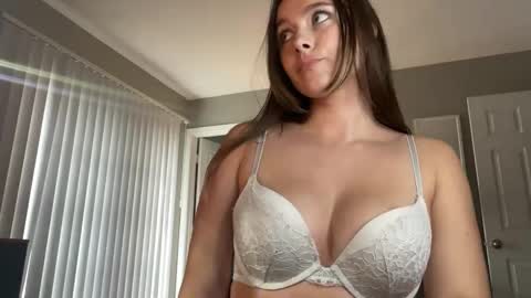 Snapshot of lucy12821 chatting on October 25, 4:46 pm Lucy online show from October 25, 4:46 pm