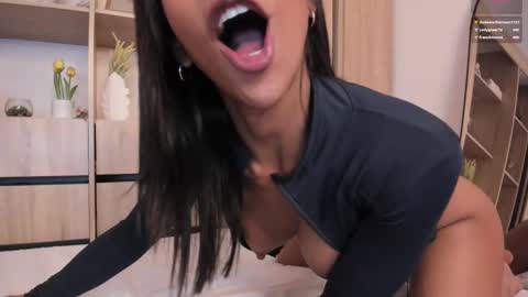 Snapshot of lucy__loud chatting on February 17, 5:25 am Paula online show from February 17, 5:25 am