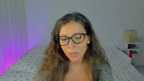 Snapshot of lucy__ray chatting on April 22, 9:27 pm lucy__ray online show from April 22, 9:27 pm