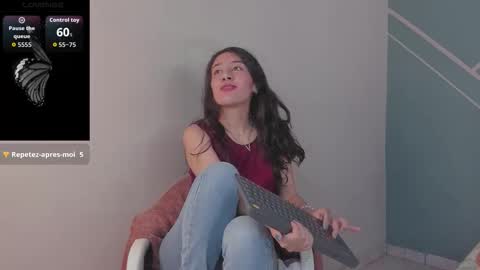 Snapshot of lucy_bluesea chatting on October 24, 4:03 pm Lucy Herrera online show from October 24, 4:03 pm