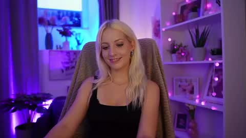 Snapshot of lucy_cutie_ chatting on July 18, 6:12 pm Cutie Lucy online show from July 18, 6:12 pm