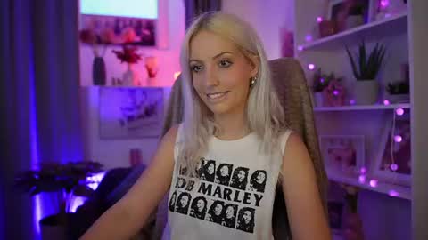 Snapshot of lucy_cutie_ chatting on July 22, 6:11 pm Cutie Lucy online show from July 22, 6:11 pm