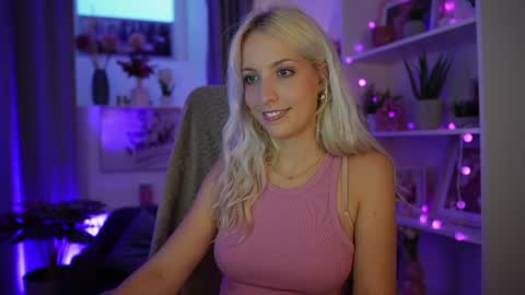 Snapshot of lucy_cutie_ chatting on July 24, 6:17 pm Cutie Lucy online show from July 24, 6:17 pm