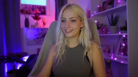 Snapshot of lucy_cutie_ chatting on July 25, 6:16 pm Cutie Lucy online show from July 25, 6:16 pm
