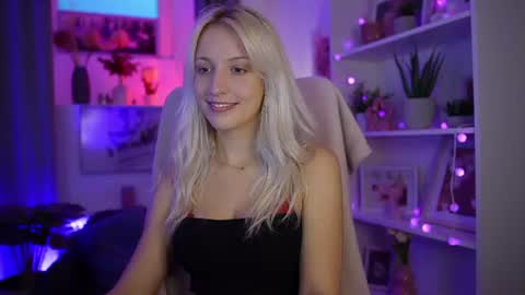 Snapshot of lucy_cutie_ chatting on July 31, 6:18 pm Cutie Lucy online show from July 31, 6:18 pm