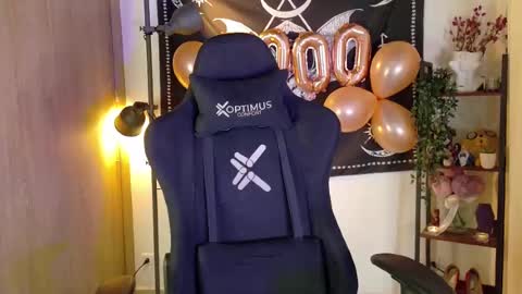 lucy meoww online show from February 14, 12:51 am