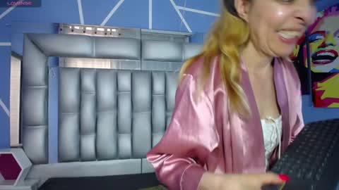  SleepyAbuela online show from September 12, 1:55 pm