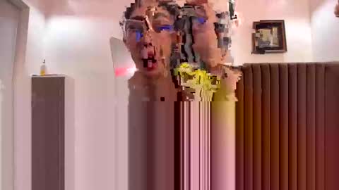 Snapshot of lucy_pearlcumxx chatting on January 4, 7:55 pm Aliana online show from January 4, 7:55 pm