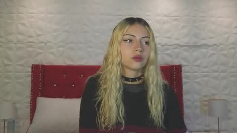 Snapshot of lucy_pink__ chatting on October 5, 8:40 pm PINK online show from October 5, 8:40 pm