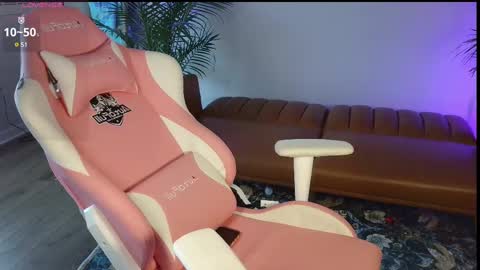 Snapshot of lucydelrey57 chatting on March 9, 8:10 pm lucydelrey57 online show from March 9, 8:10 pm